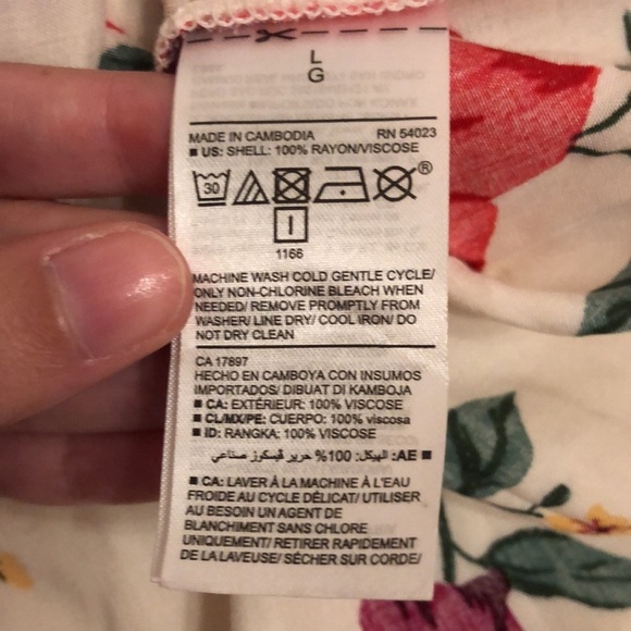 NWT Old Navy floral blouse L - Picture 6 of 6